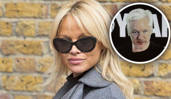 Pamela Anderson «tortura» a Assange con comida vegetariana