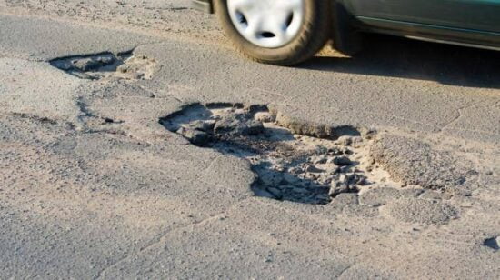 Por un bache, muere mujer en carretera de Sinaloa