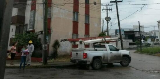 Niña sufre descarga eléctrica