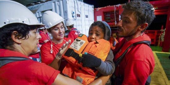 Llegan sobrevivientes a Italia, pero mueren 148