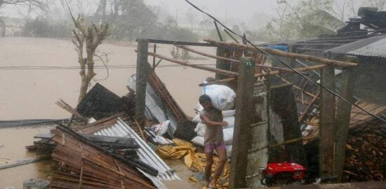 Causa ‘súper tifón’ al menos 5 muertos