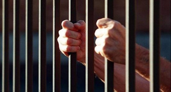 Dan solo 7 años de cárcel a hombre que abusó de 100 niñas