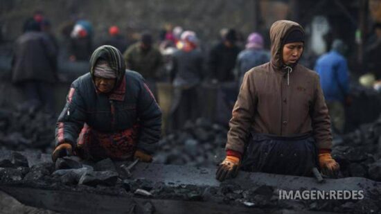 Rescatados 2 mineros, 33 atrapados tras explosión en China