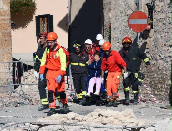 Sismo más poderoso en 35 años sacude centro y sur de Italia