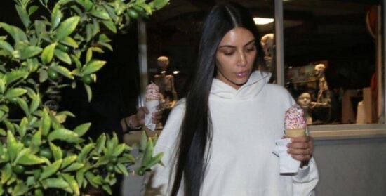 Kim sale a la calle