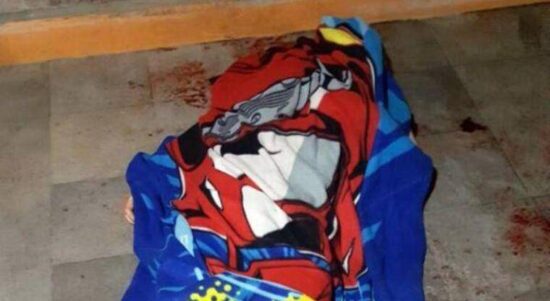 Niño de 13 años mata a ladrón y salva a su familia