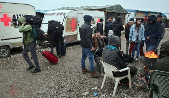 Francia inicia el desalojo de 6 mil migrantes en Calais