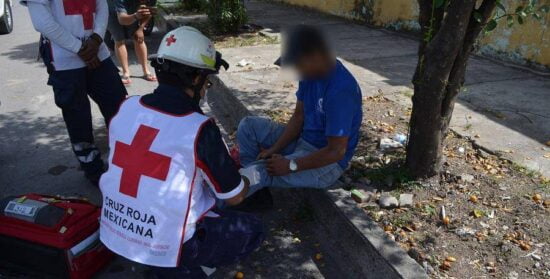Arrolla a motociclista