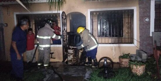 Sale de vacaciones; su casa se incendia