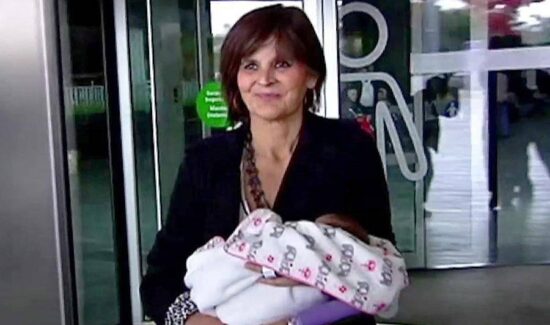 Mujer de 62 años da a luz a su tercer hijo