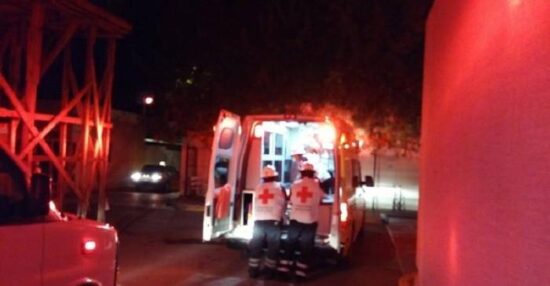 Recibe botellazo y le abren la cabeza