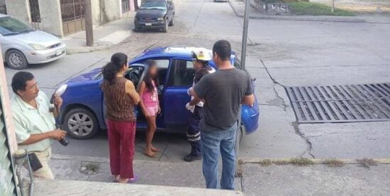 Microbusero hiere a menor en choque