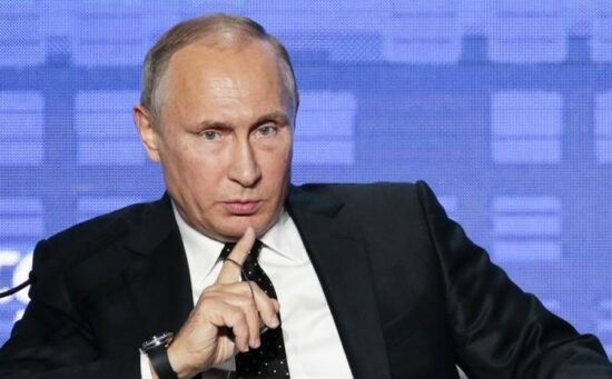 Putin dice a periodistas rusos que EEUU los está vigilando