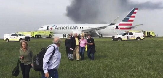 Causa pánico incendio en avión