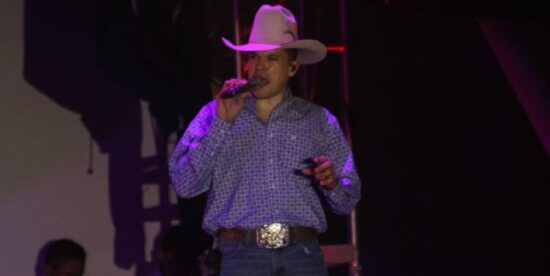 De sombrero, botas y música norteña