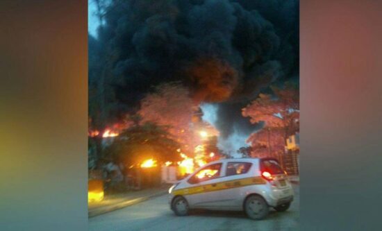 Incendio ‘devora’ taller en Madero