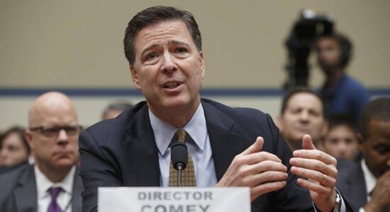 Clinton no debe enfrentar cargos: Director del FBI