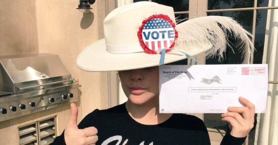 Gaga llama hipócrita a Melania