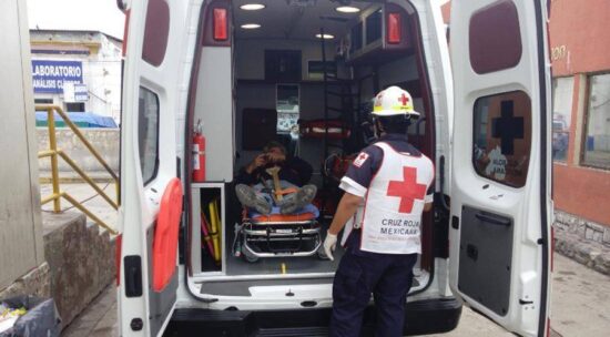 Carpintero se corta estómago con sierra
