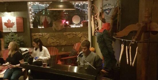 Concierto gratuito en un bar