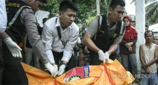 Naufragio en Indonesia deja 21 muertos y 34 desaparecidos
