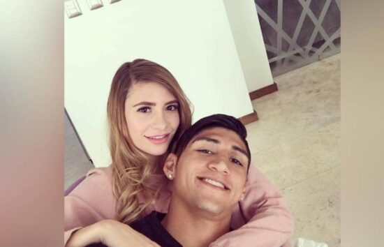 Alan Pulido regresa con su ex