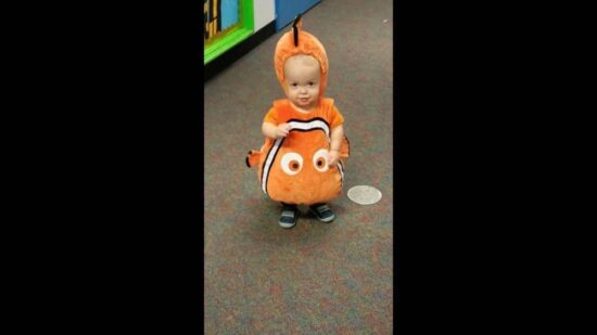 Bebé disfrazado de Nemo enamora a las redes