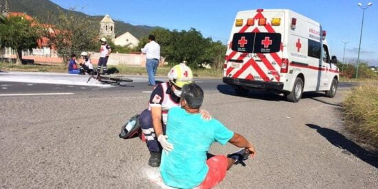 Ciclista derriba a motociclista
