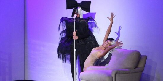 Muy al estilo de Sia