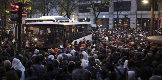 Inauguran en París centro de refugiados
