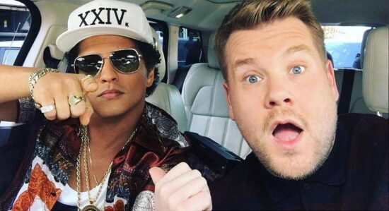 Mars pasea con Corden