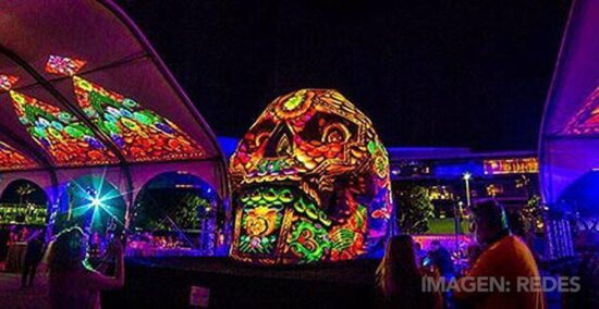 Celebran en Londres el Día de Muertos con espectáculo luminoso