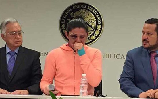 Rompe en llanto Ana Guevara durante conferencia