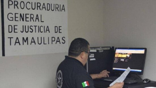 Hallan abandonada camioneta robada