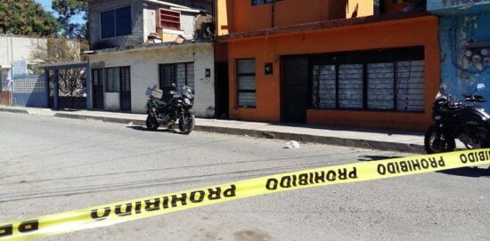 Hallan hombre muerto a golpes