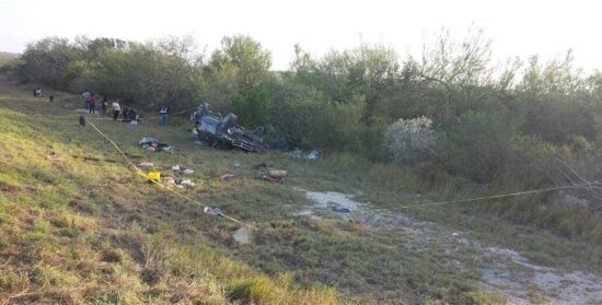 Queda muerto en carreterazo