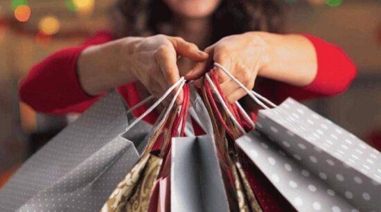 Entre mil y 10 mil pesos gastan mexicanos en compras navideñas