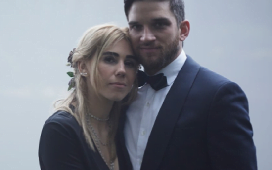 Actriz de ‘Girls’ se casa de negro