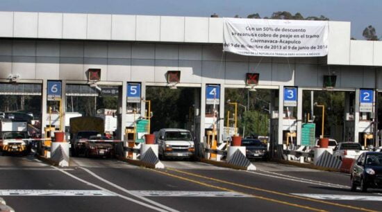 Casetas de carreteras mantienen importante flujo vehicular