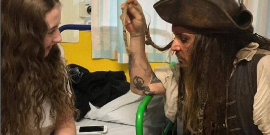 ‘Jack Sparrow’ dibuja sonrisas en los niños