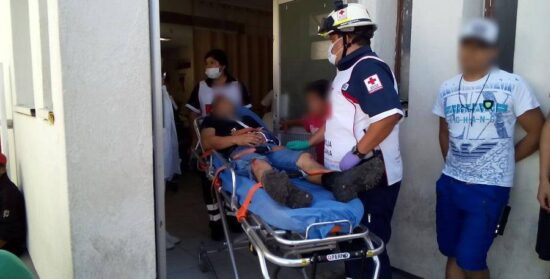 Cae de motocicleta