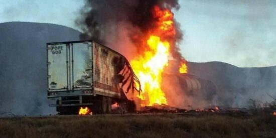 Chocan de frente y mueren calcinados