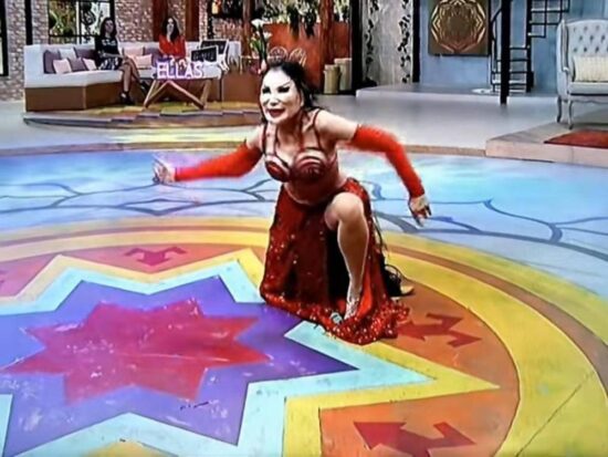 Lyn May ‘pierde la cabellera’ en pleno programa