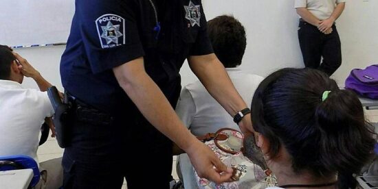 Refuerzan revisión de mochilas
