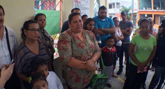 Denuncian acoso y cierran escuela