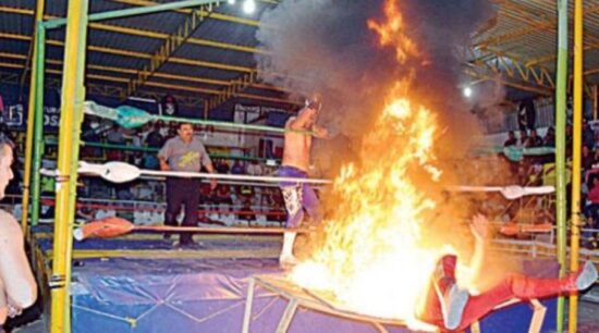 Sufre quemaduras luchador durante una función
