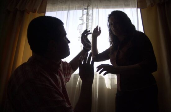 Hombres sí son víctimas de violencia en el hogar