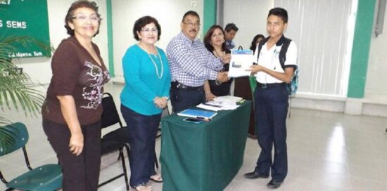 Disminuyen becas para estudiantes