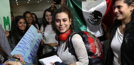 Llega a México estudiante siria que huye de la guerra
