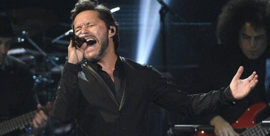 Dice no a los Grammy por su familia